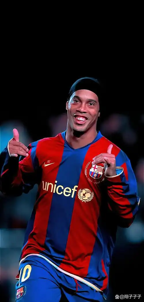 在海报中被 在海报中被